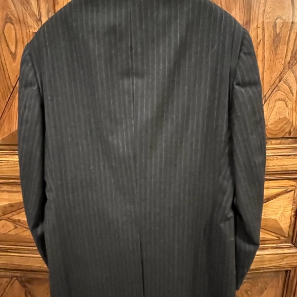 Men's classic Joesph Abboud wool blend suit from Garys of Newport Beach. - Picture 3 of 10